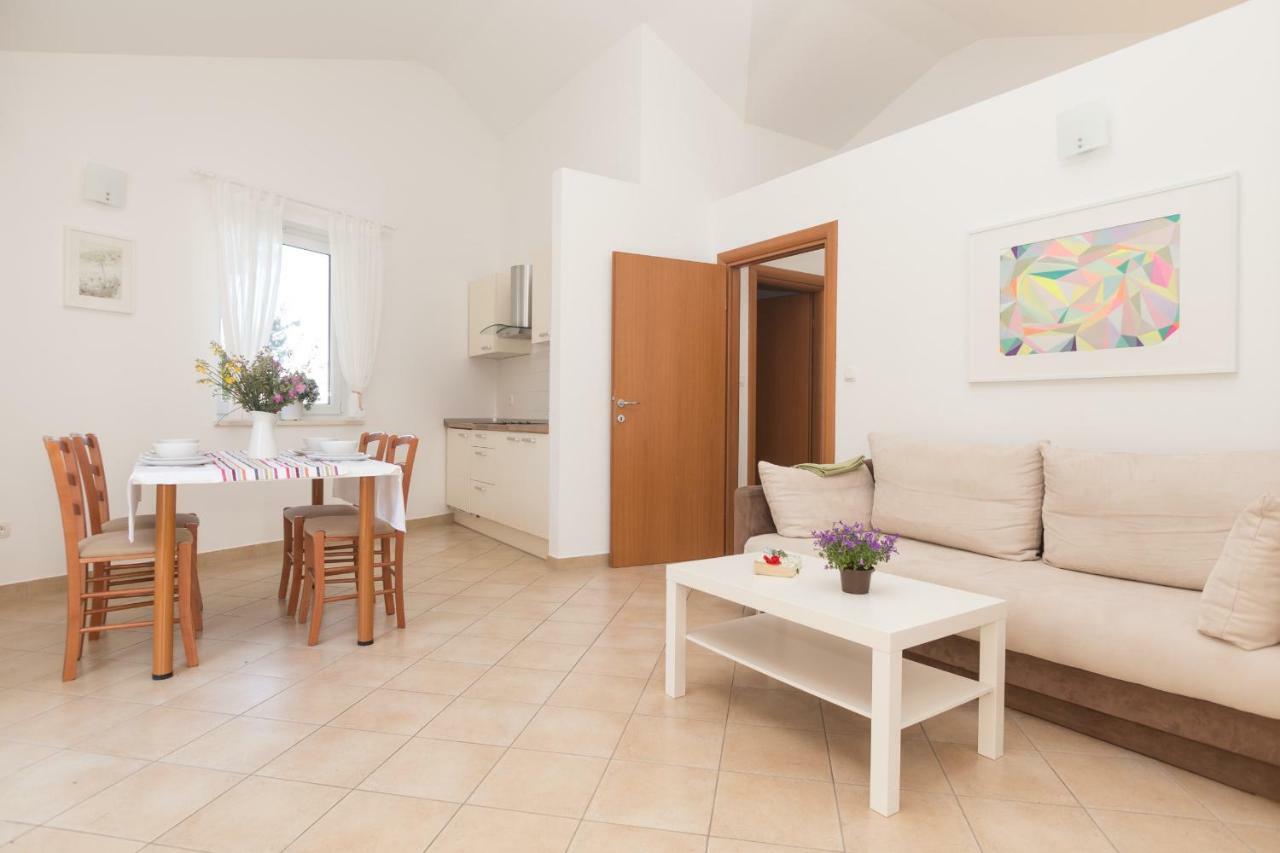 Alpeza Apartments Бол Экстерьер фото
