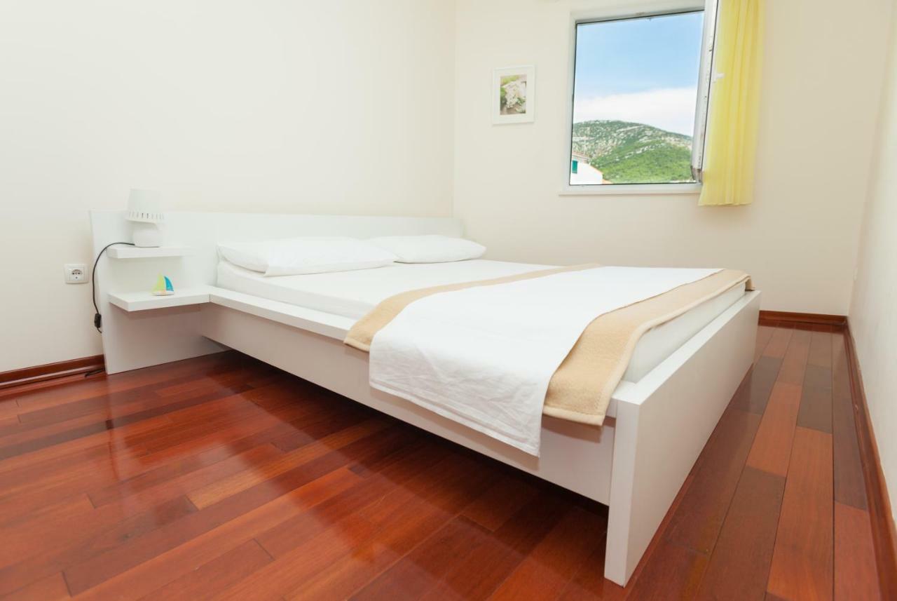 Alpeza Apartments Бол Экстерьер фото
