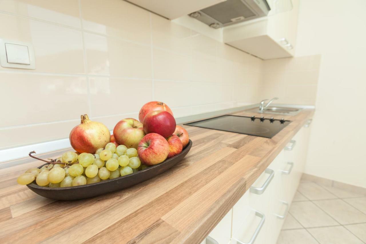 Alpeza Apartments Бол Экстерьер фото