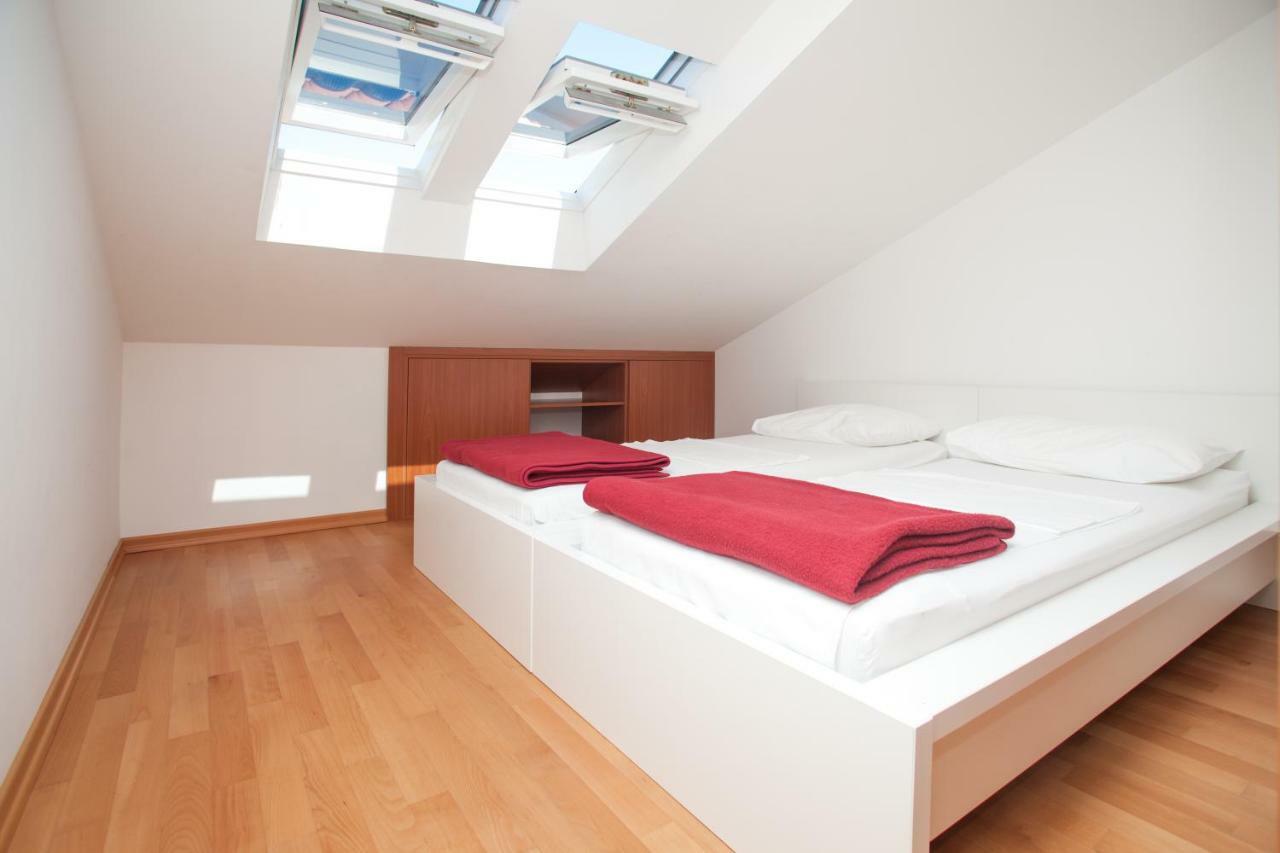 Alpeza Apartments Бол Экстерьер фото